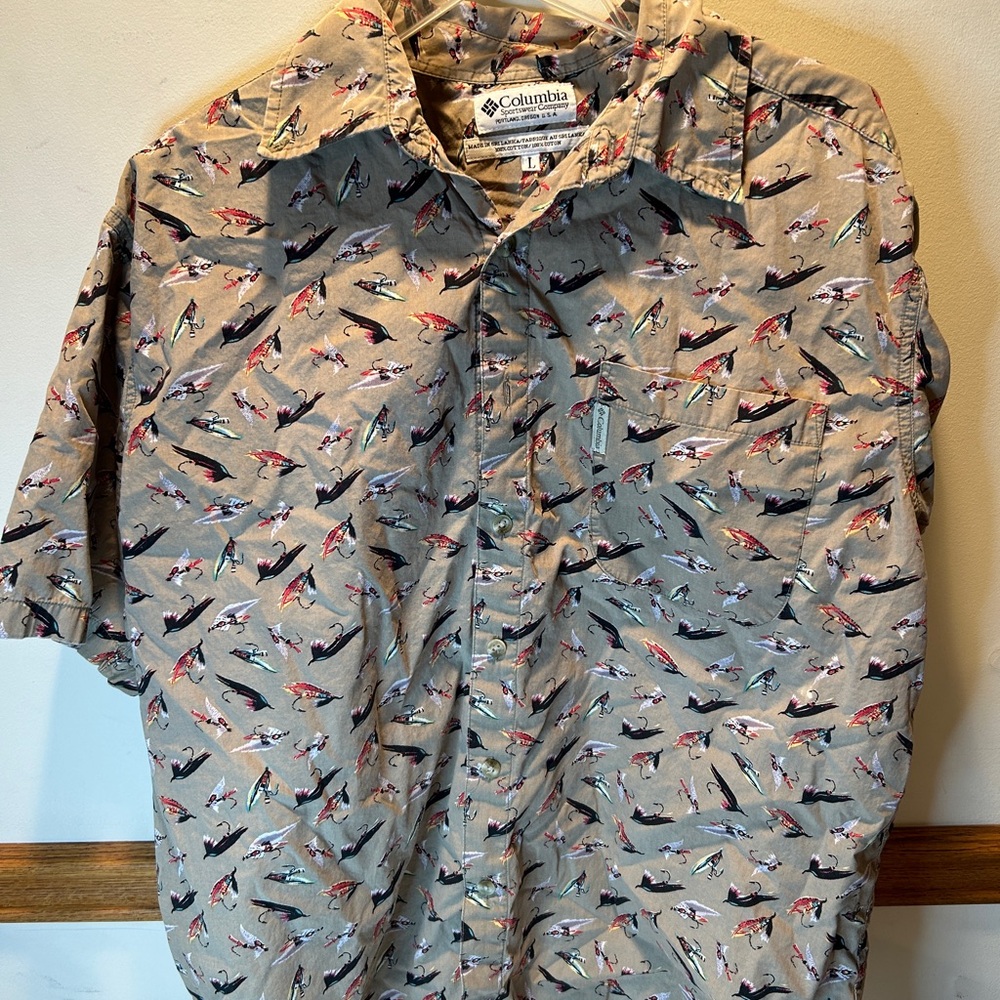 Columbia Tan Short Sleeve Shirt with Fish Print